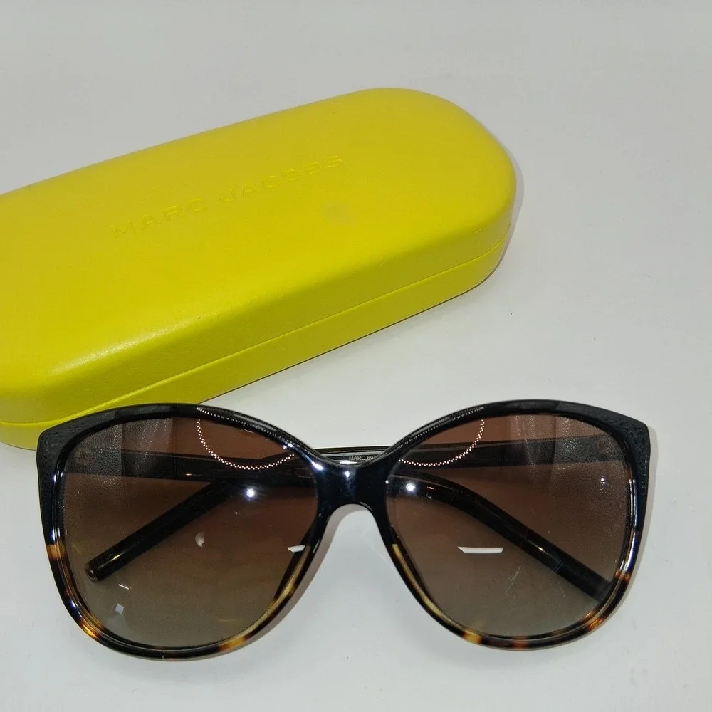Marc Jacobs THE MARC JACOBS Women's Cat Eye Sunglasses Black Tinted w/ Case